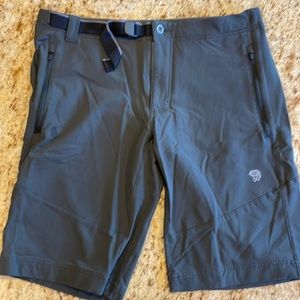 Mountain Hardware 32” Mens nylon shorts